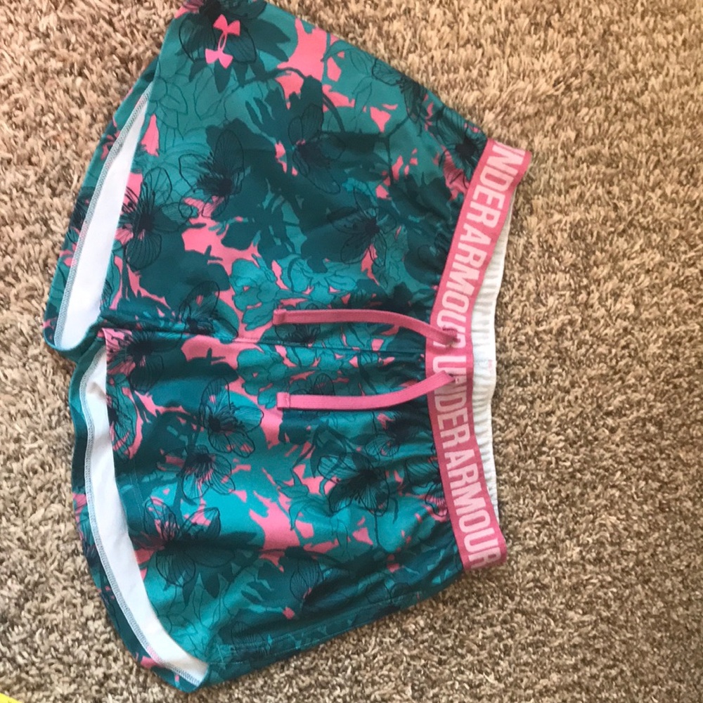 Girls XL Under Armor shorts